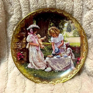 Sister's Love Forever Collection A CUP FULL OF LOVE Plate Sandra Kuck limited